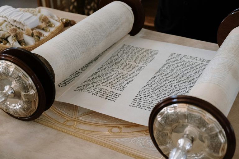 Pourquoi commencer à lire sa bible par Genèse ?
